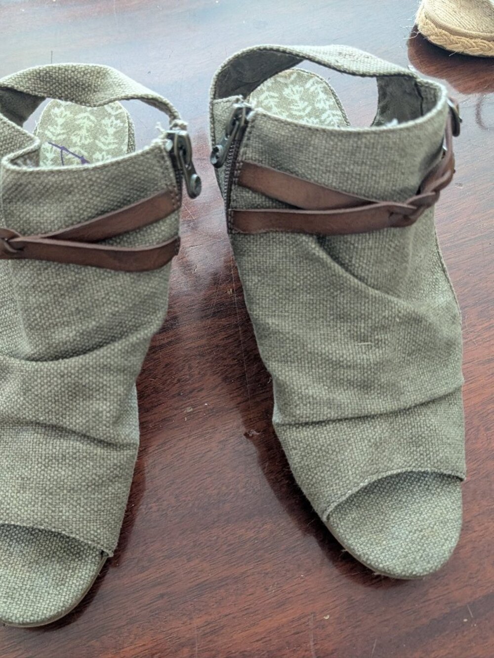 Blowfish Canvas Wedge Sandal Size 8.5 Peep Toe Boho Summer-Fall Bootie